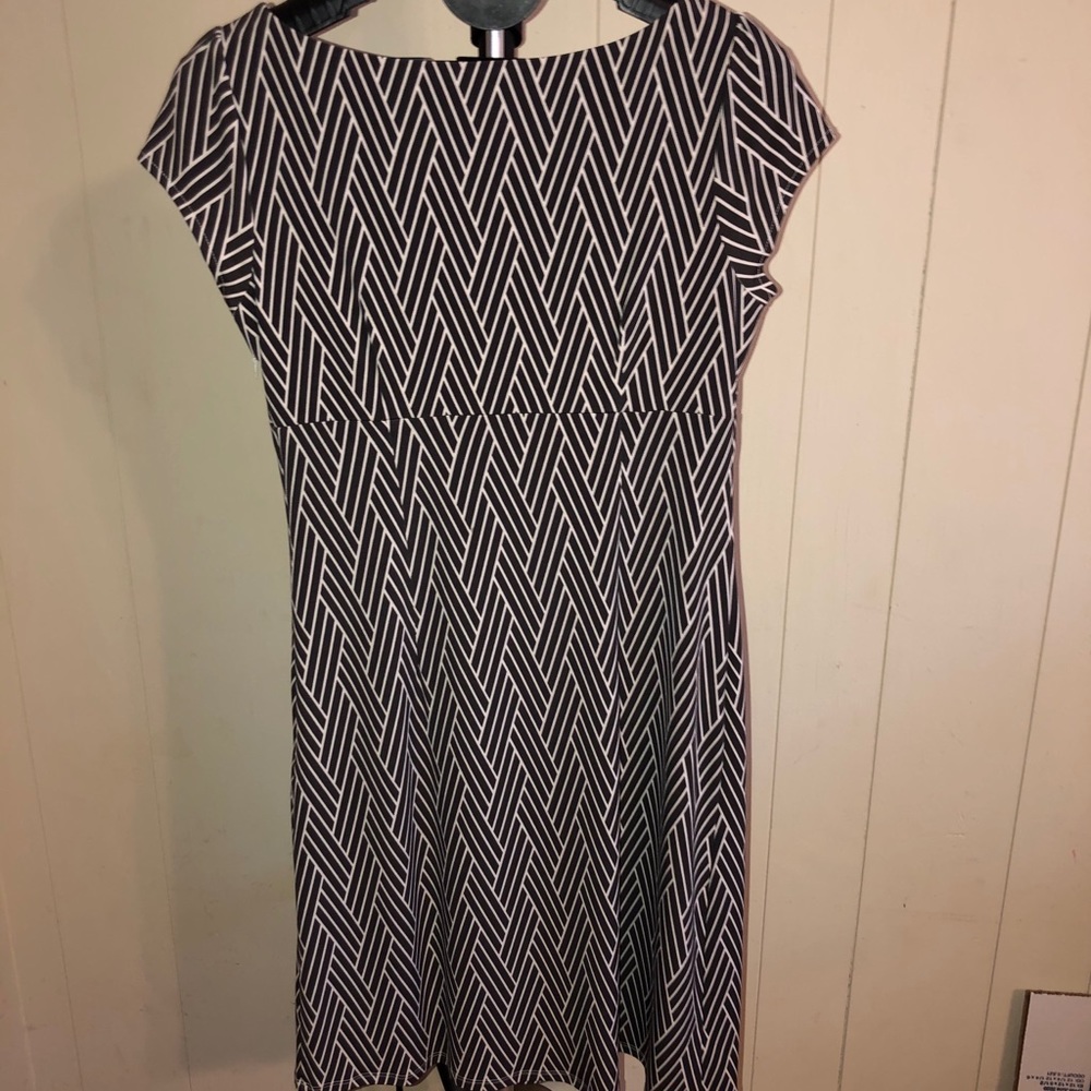 Ann Taylor short-sleeve dress (size 6p)